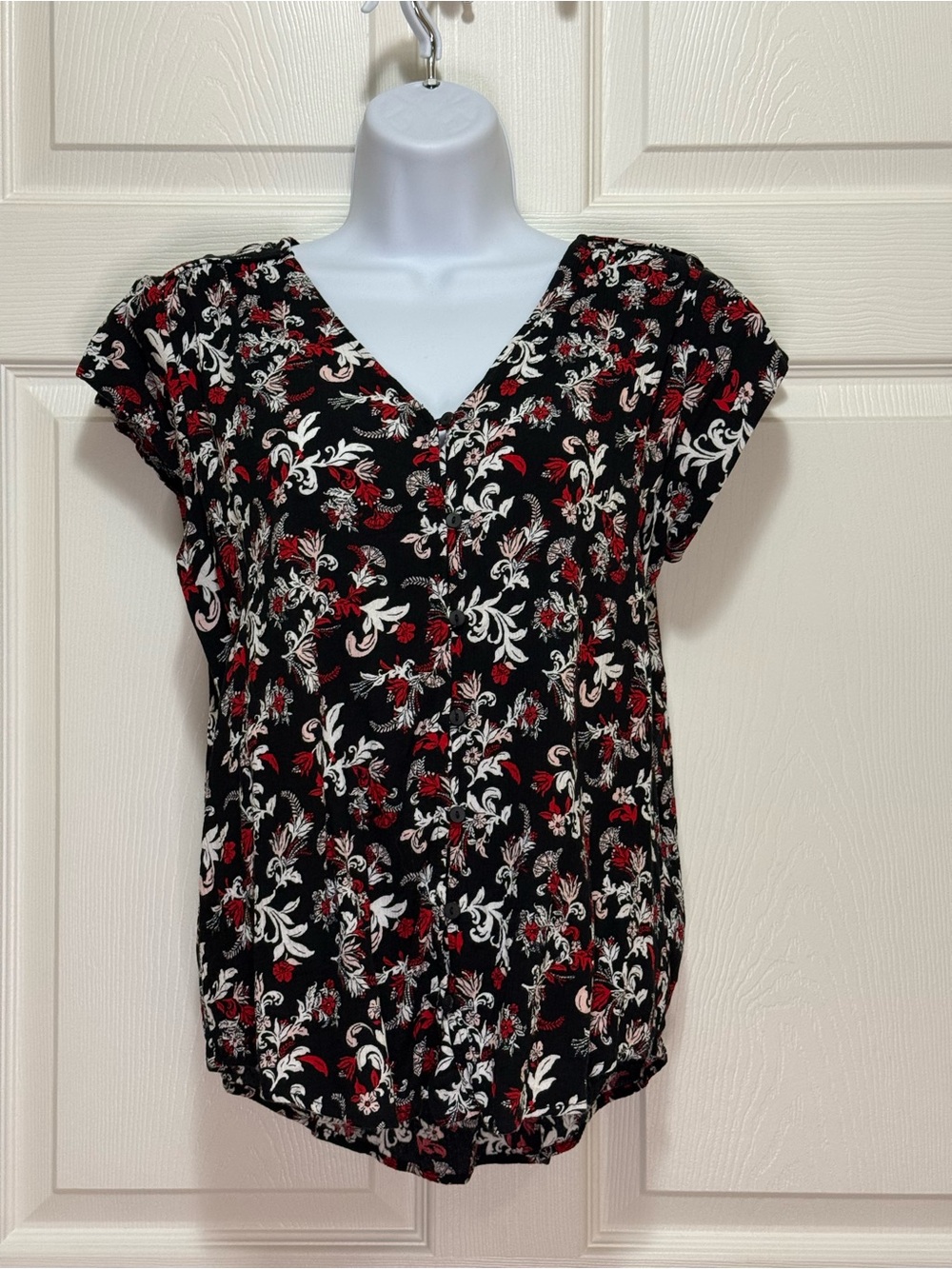 Liz Claiborne Black Floral V-Neck Blouse with Red and White Accents